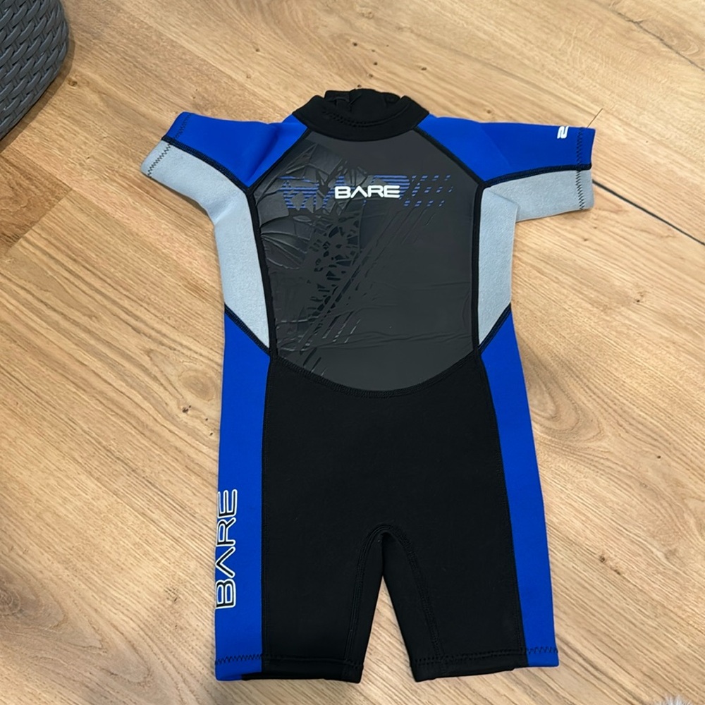 BARE Kids 2mm Tadpole Shorty Wetsuit size 3-4